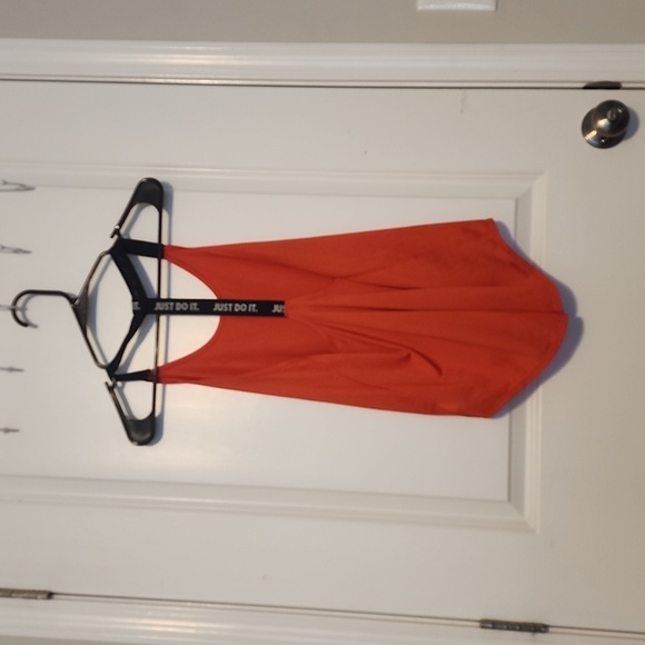 Nike  Workout Tank Size Medium - Picture 2 of 4